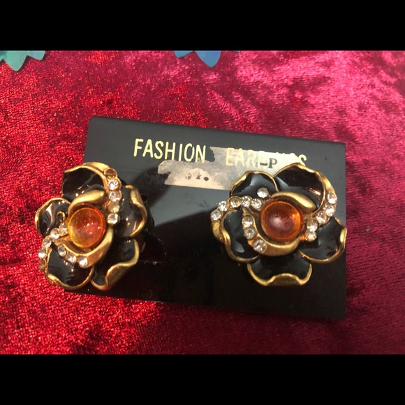 4 Different style earrings - Picture 5 of 6